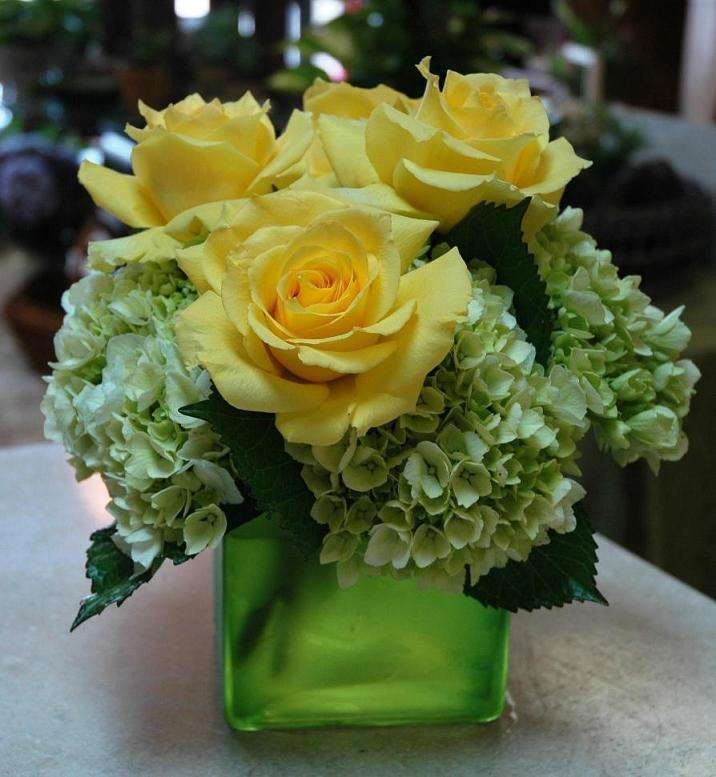 Lake Forest Donnas Custom Flowers | 1161 N Edgewood Rd, Lake Forest, IL 60045 | Phone: (847) 892-6442