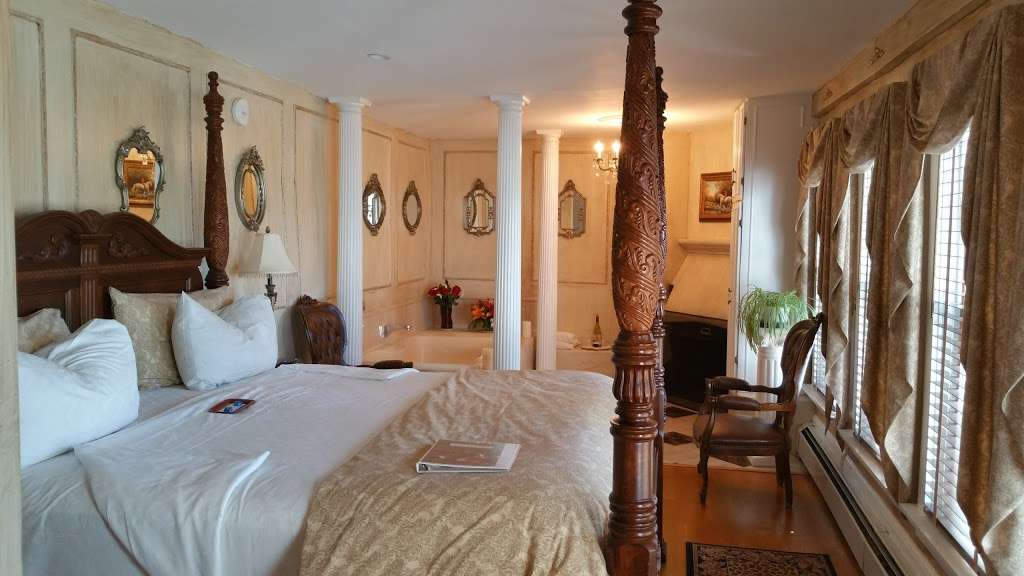 Historic Jacob Hill Inn | 120 Jacob St, Seekonk, MA 02771 | Phone: (888) 336-9165