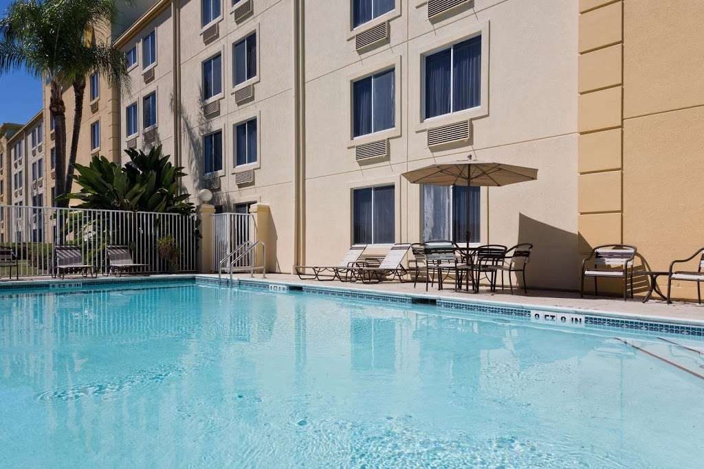 La Quinta Inn & Suites by Wyndham Lakeland East | 4315 Lakeland Park Dr, Lakeland, FL 33809, USA | Phone: (863) 815-0606