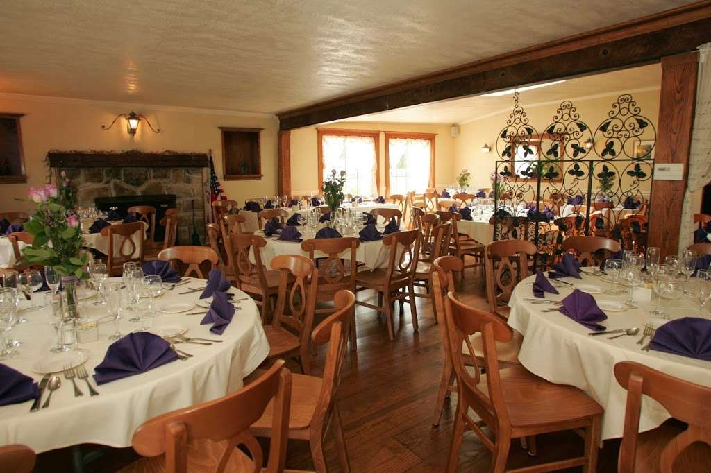 Carriage House Restaurant -Route 29 | 745 Gravel Pike, East Greenville, PA 18041, USA | Phone: (215) 679-7700