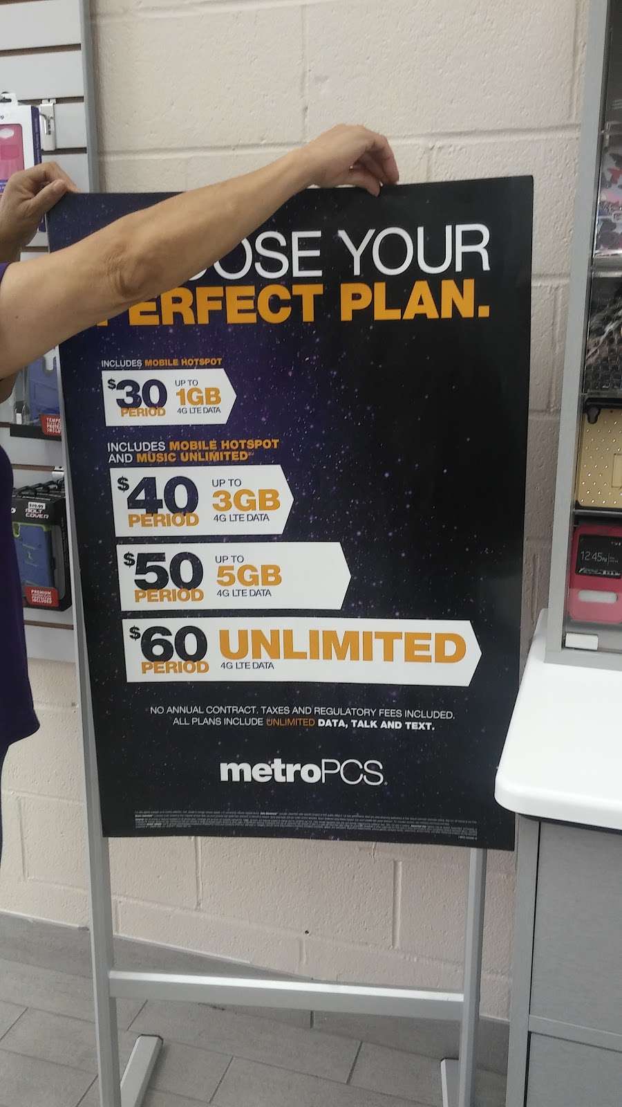 Metro by T-Mobile | 8302 Long Point Rd, Houston, TX 77055, USA | Phone: (713) 647-6661