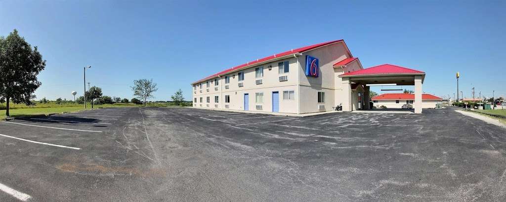 Motel 6 Gilman IL | 834 US-24, Gilman, IL 60938, USA | Phone: (815) 265-7283