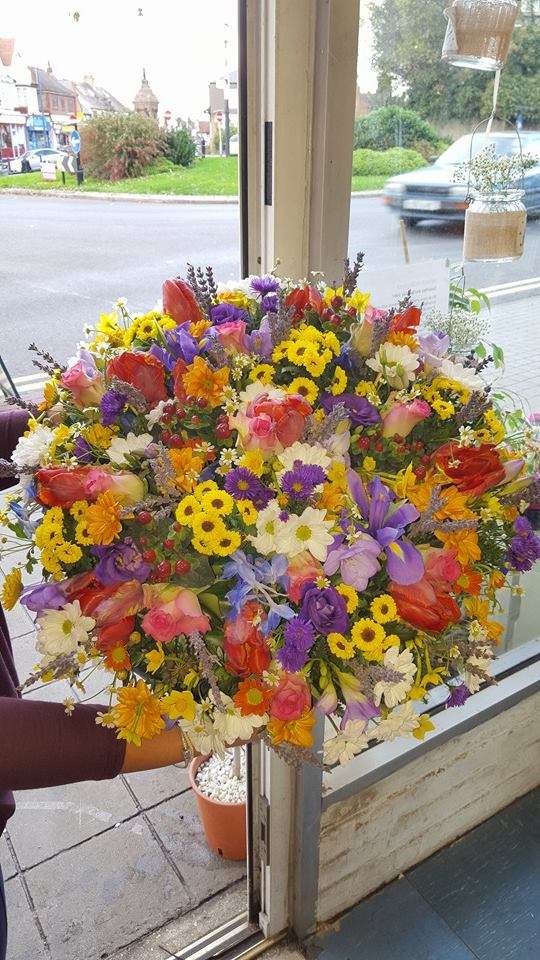 Junies Florist | 88 Parrock Rd, Gravesend DA12 1QF, UK | Phone: 01474 359080