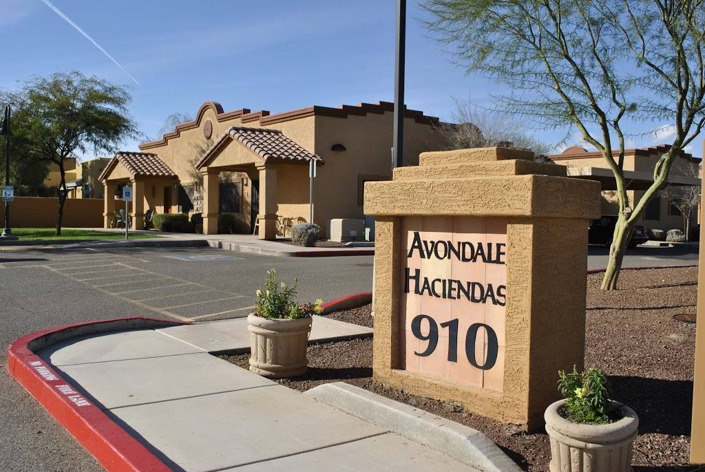 Avondale Haciendas - Senior Housing | South, 910 Dysart Rd, Avondale, AZ 85323, USA | Phone: (623) 925-5750