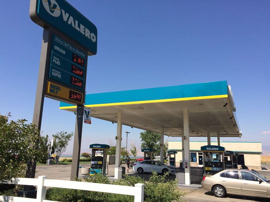 Valero Gas | 9012 Grapevine Rd E, Lebec, CA 93243, USA | Phone: (661) 248-6887