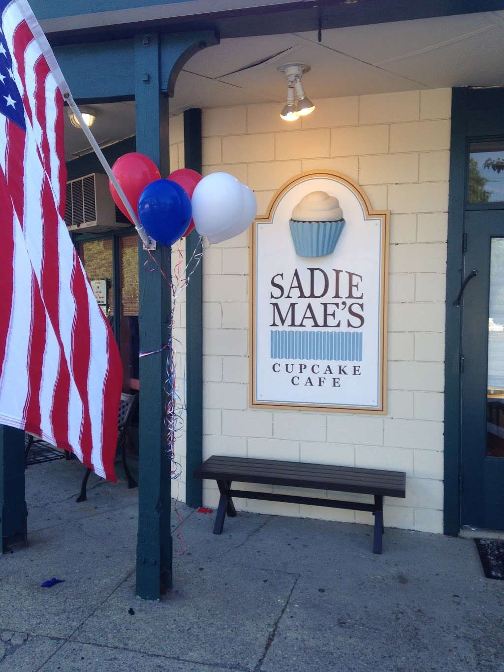 Sadie Maes Cupcake Cafe | 288 Main St, Hingham, MA 02043 | Phone: (781) 740-1876