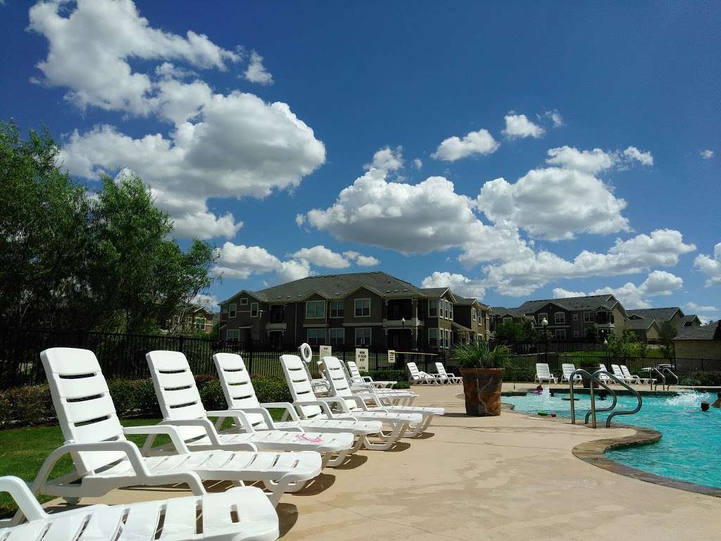 Swimming Pool | 5525 Mansions Bluffs, San Antonio, TX 78245