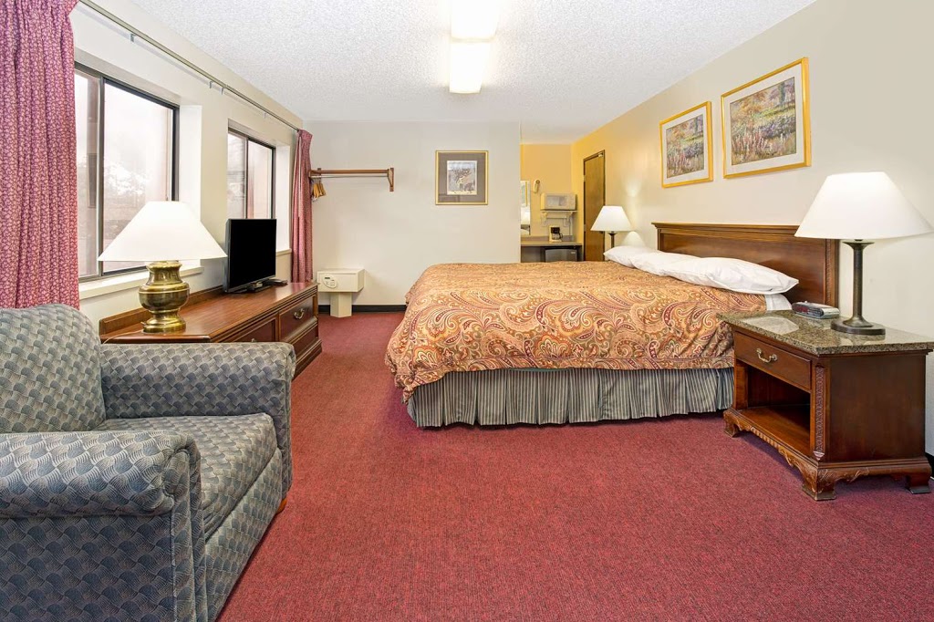 Super 8 by Wyndham Longmont/Twin Peaks | 2446 N, Main St, Longmont, CO 80501, USA | Phone: (303) 848-4995