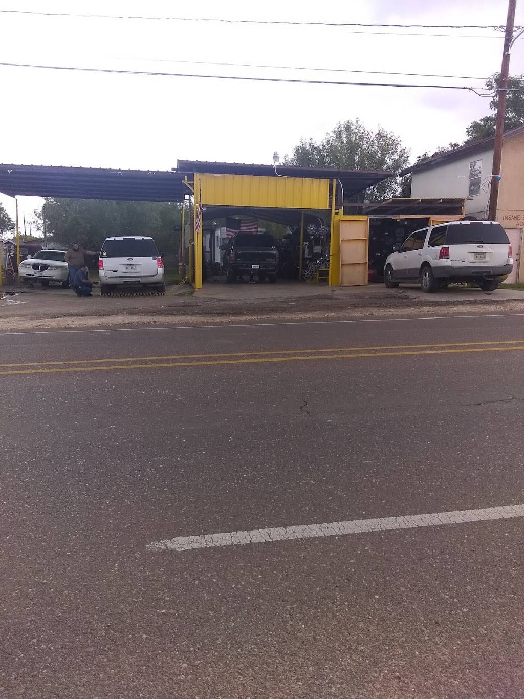 Velas Tire Shop | 1106 Espejo Molina Rd, Laredo, TX 78046, USA | Phone: (956) 857-8024