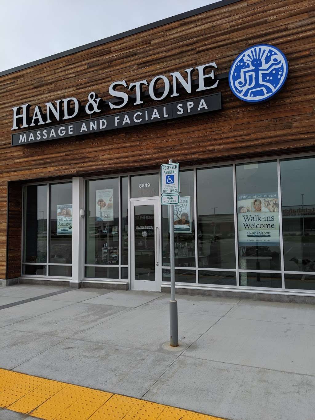 Hand & Stone Massage and Facial Spa | 8849 Sura Ln, Greenfield, WI 53228, USA | Phone: (414) 323-5144