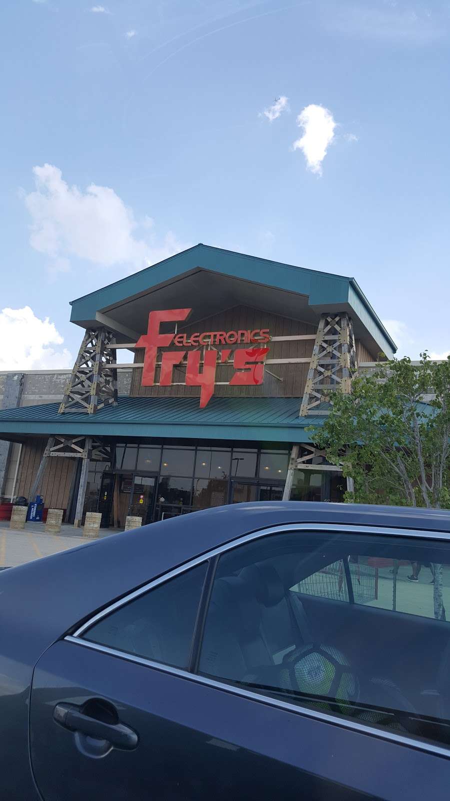 Frys Electronics | 10241 N Fwy Service Rd, Houston, TX 77037, USA | Phone: (281) 931-2200