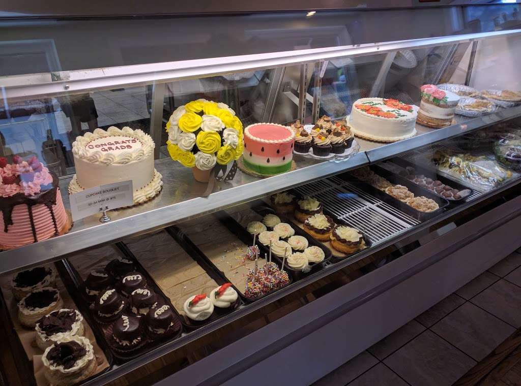 Cups and Cakes | 122 E River Rd, Rumson, NJ 07760, USA | Phone: (732) 842-8080