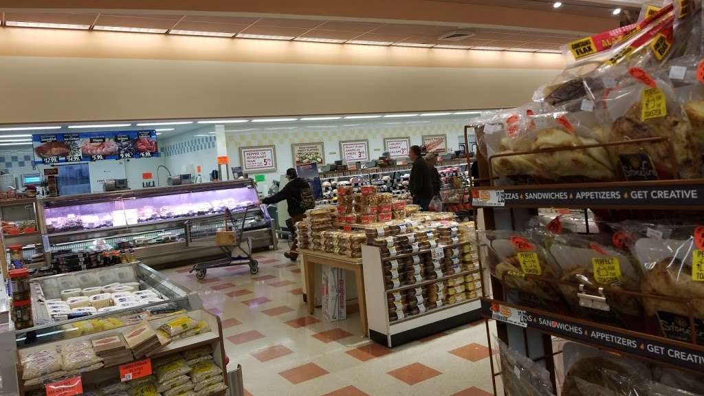 MARKET BASKET - 21 Photos & 56 Reviews - 8 Highland Commons E, Hudson,  Massachusetts - Grocery - Phone Number - Yelp