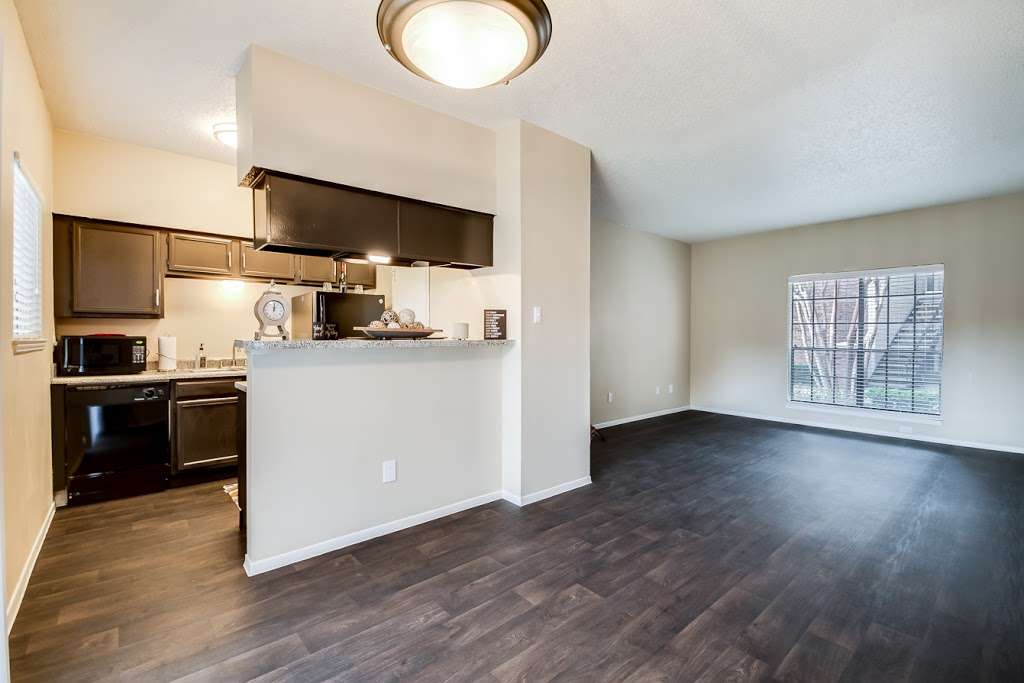 Bristol Apartment Living | 4055 Frankford Rd, Dallas, TX 75287, USA | Phone: (855) 328-4429