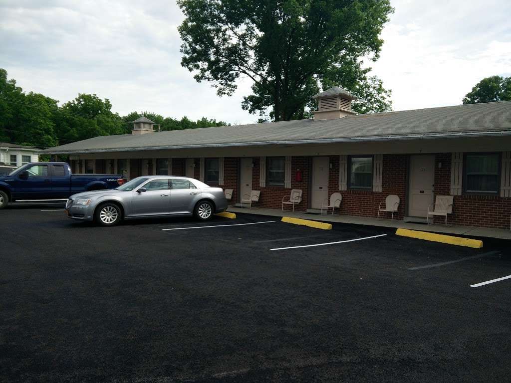 Red Carpet Inn | 2450 Emmitsburg Rd, Gettysburg, PA 17325, USA | Phone: (717) 334-1345