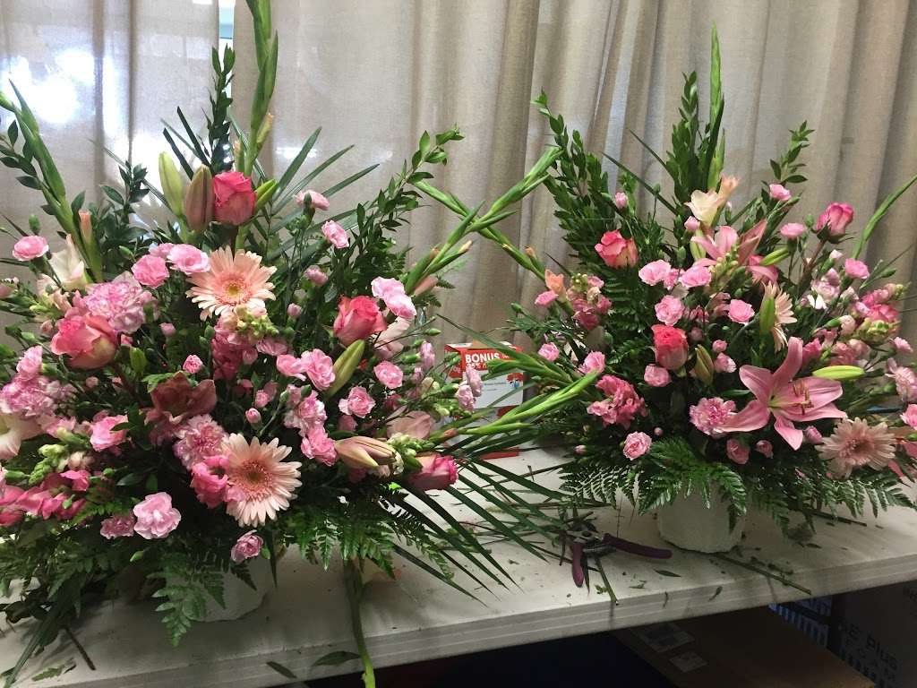 Judys flowers | 8714 East Avenue T d, Littlerock, CA 93543 | Phone: (661) 441-0358