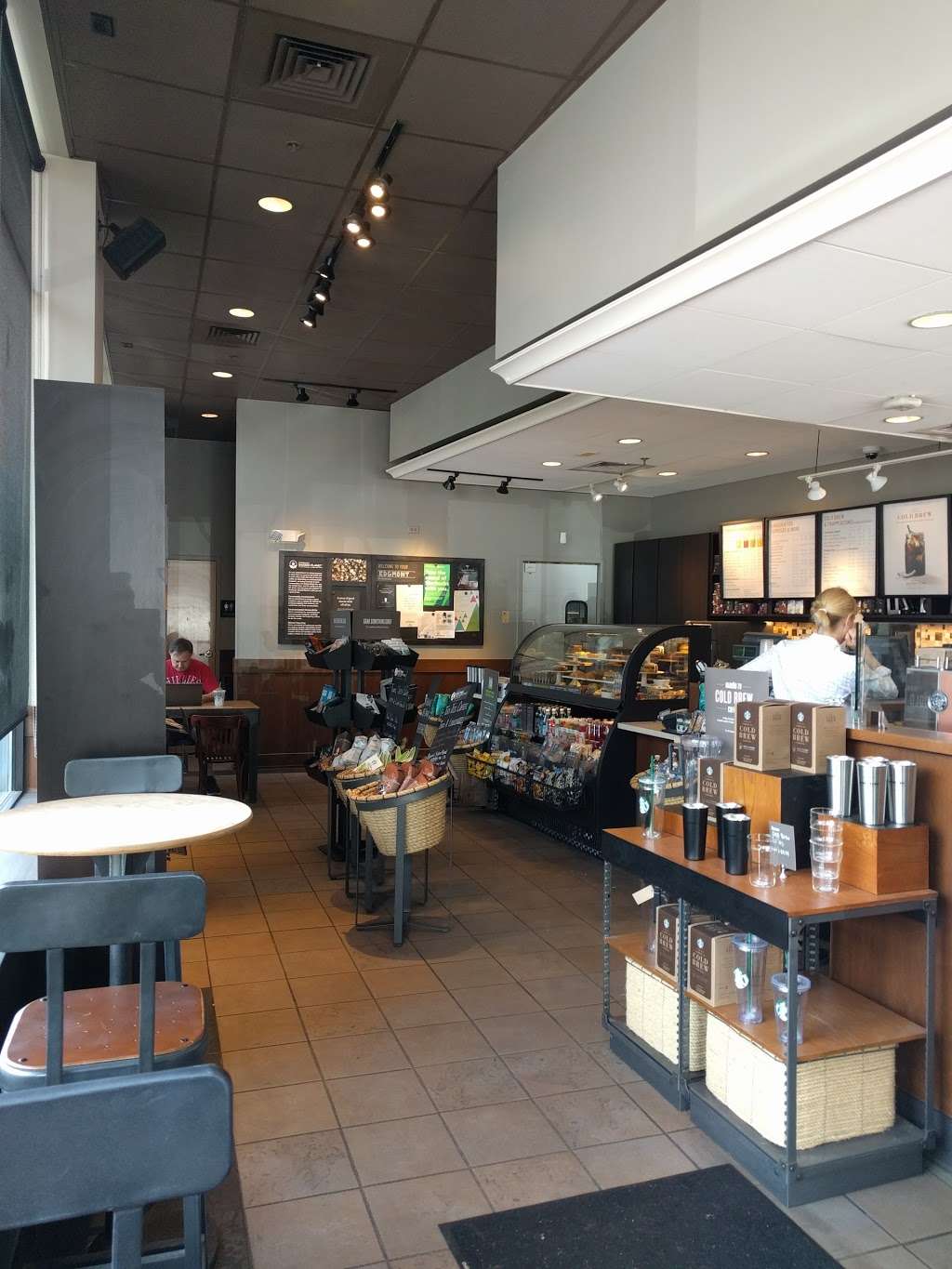 Starbucks | 4895 West Chester Pike, Newtown Square, PA 19073, USA | Phone: (610) 353-4951