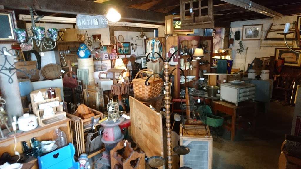 Country Loft Antiques | 9793, 215 Hartman Bridge Rd, Ronks, PA 17572 | Phone: (717) 687-7787