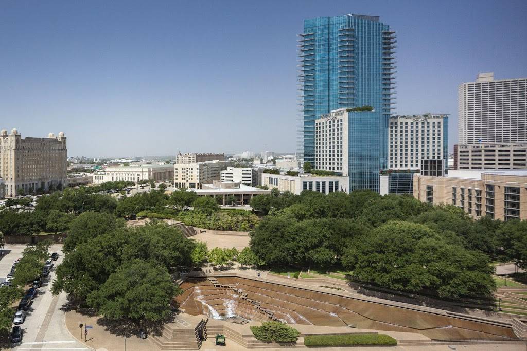 Sheraton Fort Worth Downtown Hotel | 1701 Commerce St, Fort Worth, TX 76102, USA | Phone: (817) 335-7000