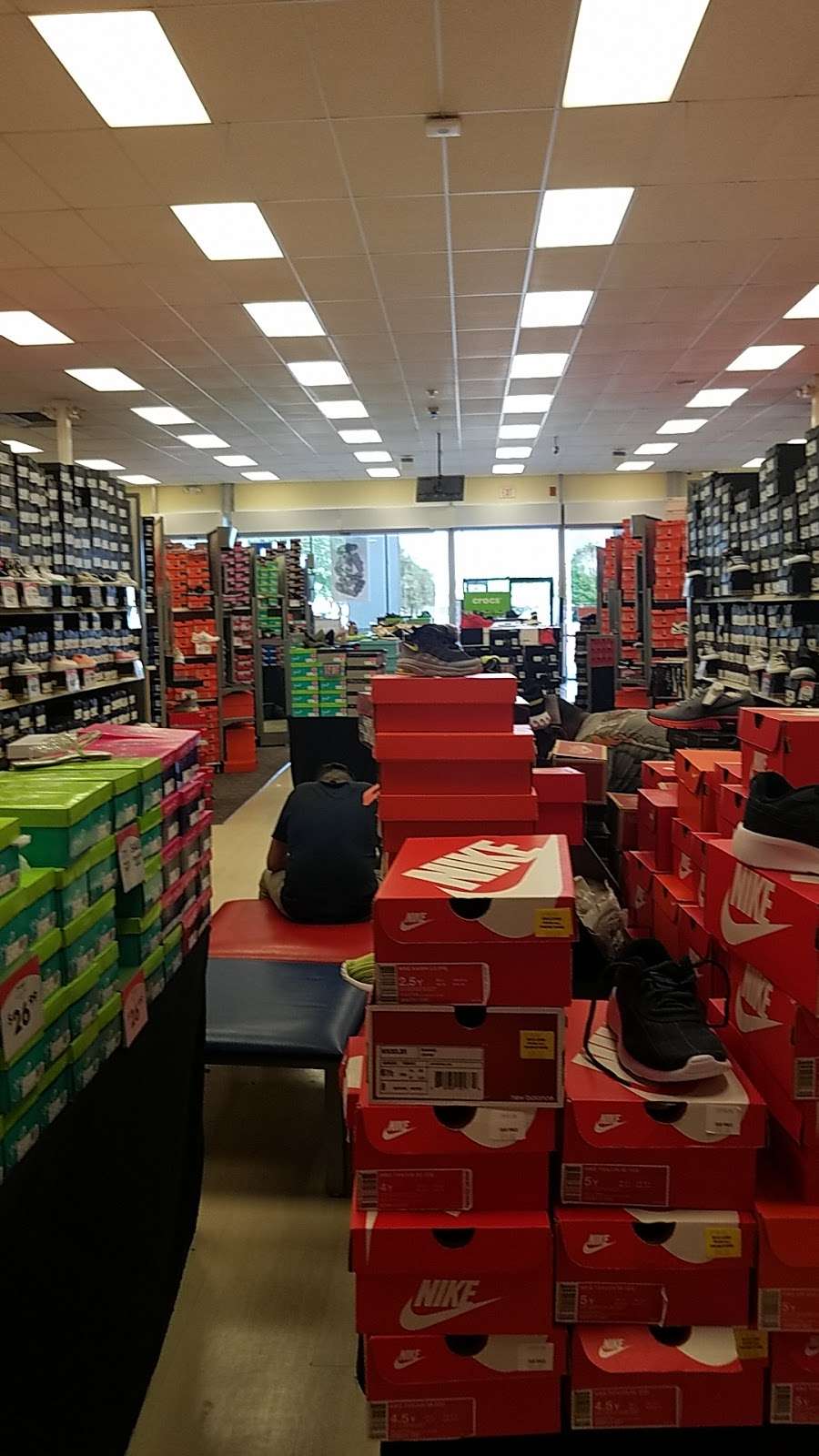 Shoe Carnival | 5969 East Sam Houston Pkwy N, Houston, TX 77049, USA | Phone: (281) 458-4887