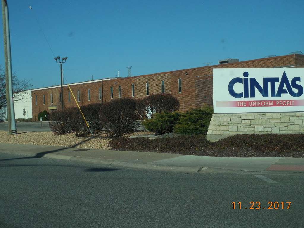 Cintas Uniform Services | 5600 W 73rd St, Bedford Park, IL 60638, USA | Phone: (773) 596-5809