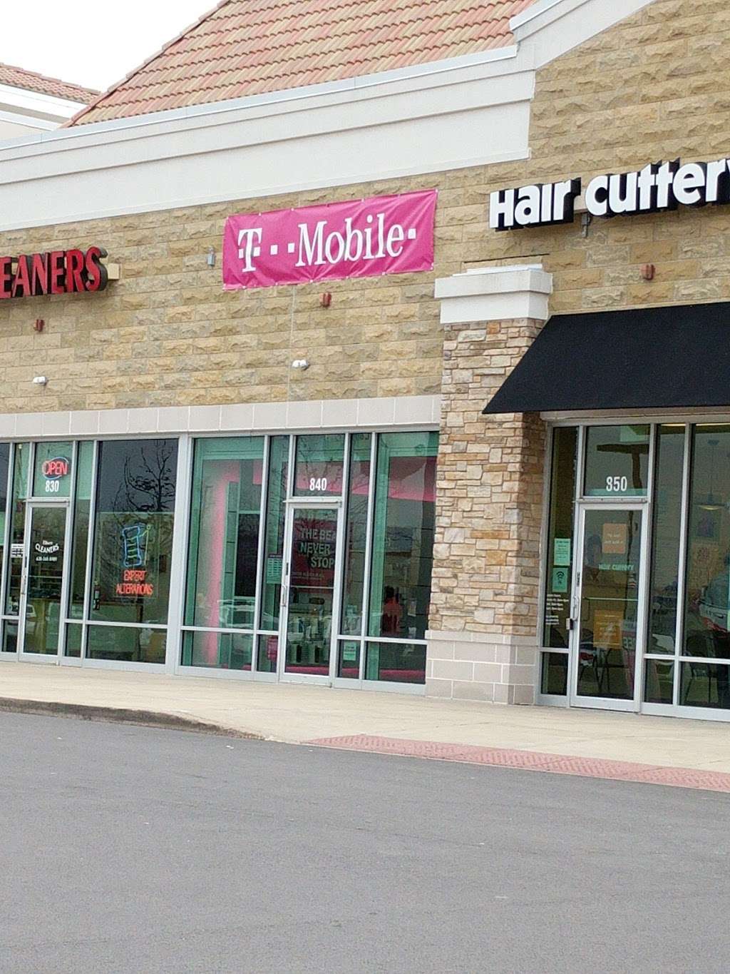 T-Mobile | 840 N Main St, Elburn, IL 60119, USA | Phone: (630) 448-1449