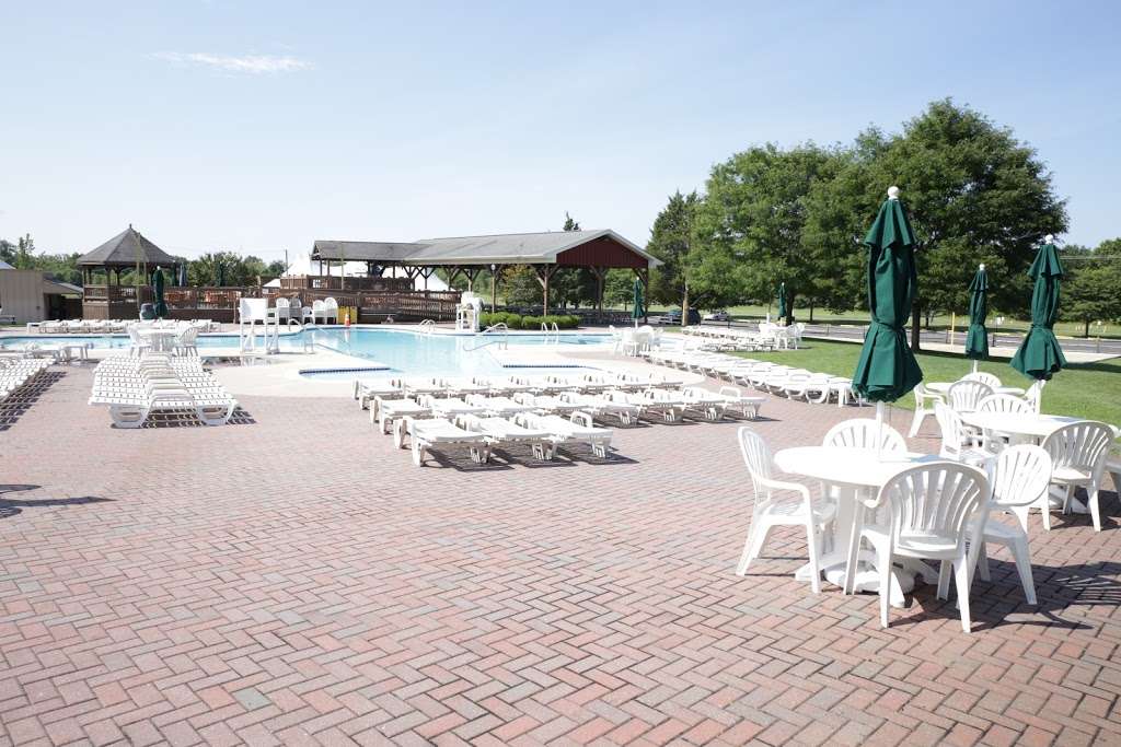 Flying W Airport & Resort | 60 Fostertown Rd, Medford, NJ 08055, USA | Phone: (609) 267-7673