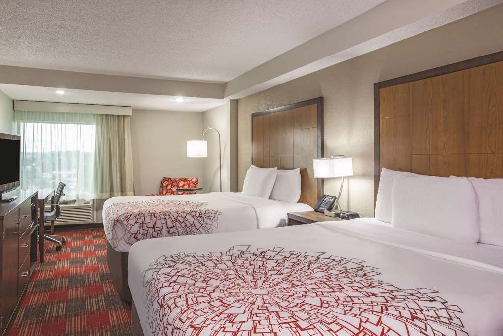 La Quinta Inn & Suites DC Metro Capital Beltway | 55 Hampton Park Blvd, Capitol Heights, MD 20743 | Phone: (301) 336-8900