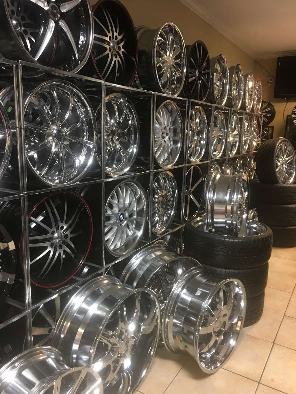 LAYNEZ TIRE AND WHEEL CENTER | 5502 Pinemont Dr, Houston, TX 77092, USA | Phone: (713) 812-0480