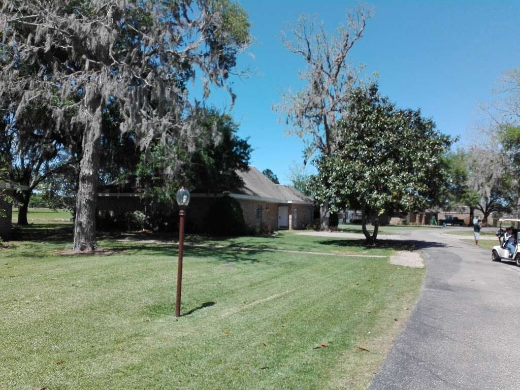 Columbia Lakes Resort Cottages in 180 Freeman Blvd, West Columbia, TX