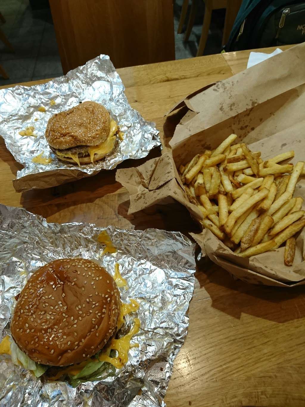 Five Guys | BLUEWATER SHOPPING CENTRE, Dartford, Greenhithe DA9 9SG, UK | Phone: 01322 382137