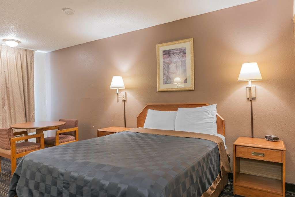 Econo Lodge | 1010 N Main St, Cloverdale, IN 46120, USA | Phone: (765) 795-6900