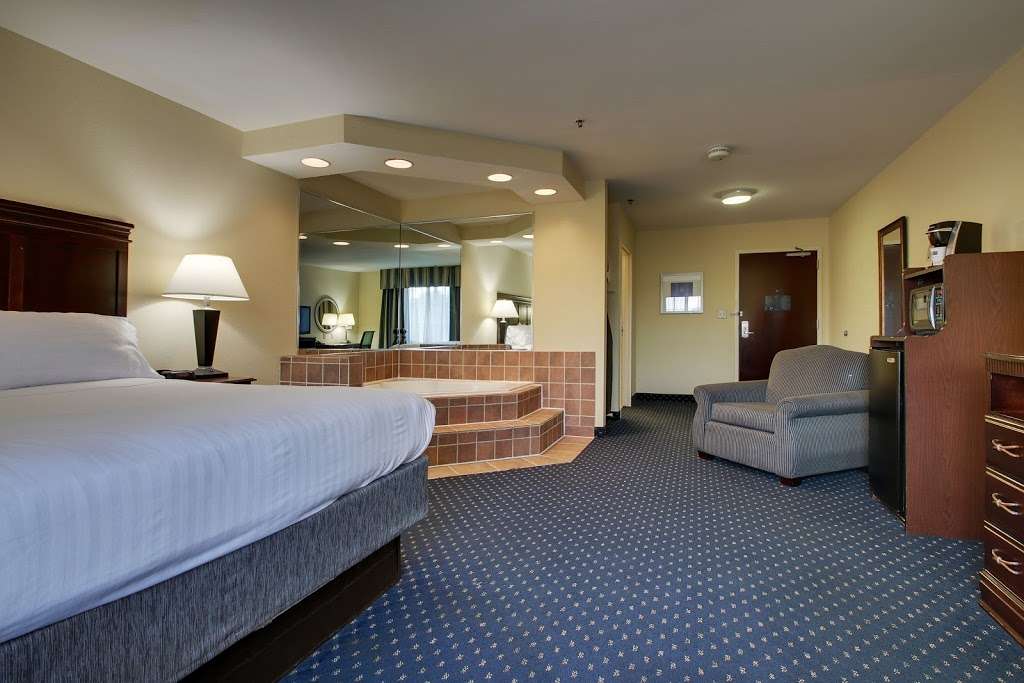 Holiday Inn Express & Suites Middleboro Raynham | 43 Harding St, Middleborough, MA 02346, USA | Phone: (508) 946-3398