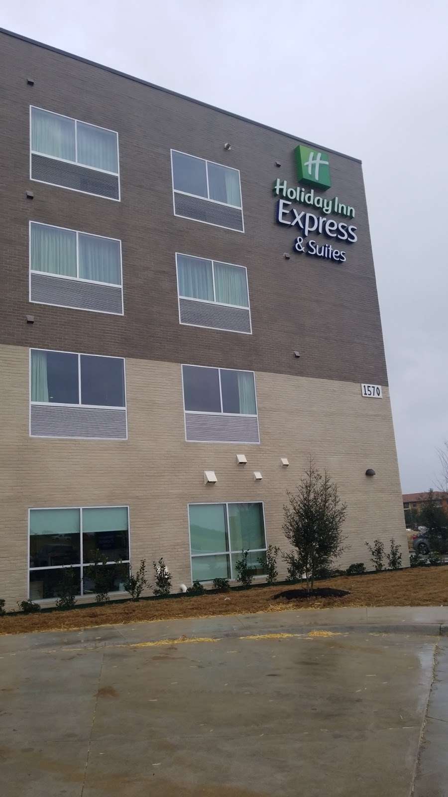 Holiday Inn express & Suites | 1570 Lyndon B Johnson Fwy, Farmers Branch, TX 75234, USA