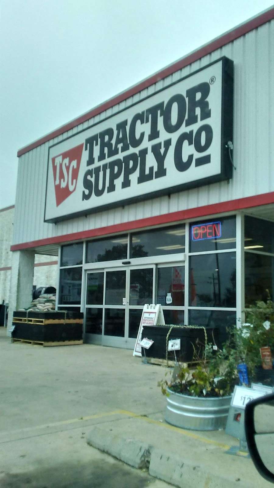 Tractor Supply Co. | 9320 N Hwy 6 Loop, Navasota, TX 77868 | Phone: (936) 825-7758