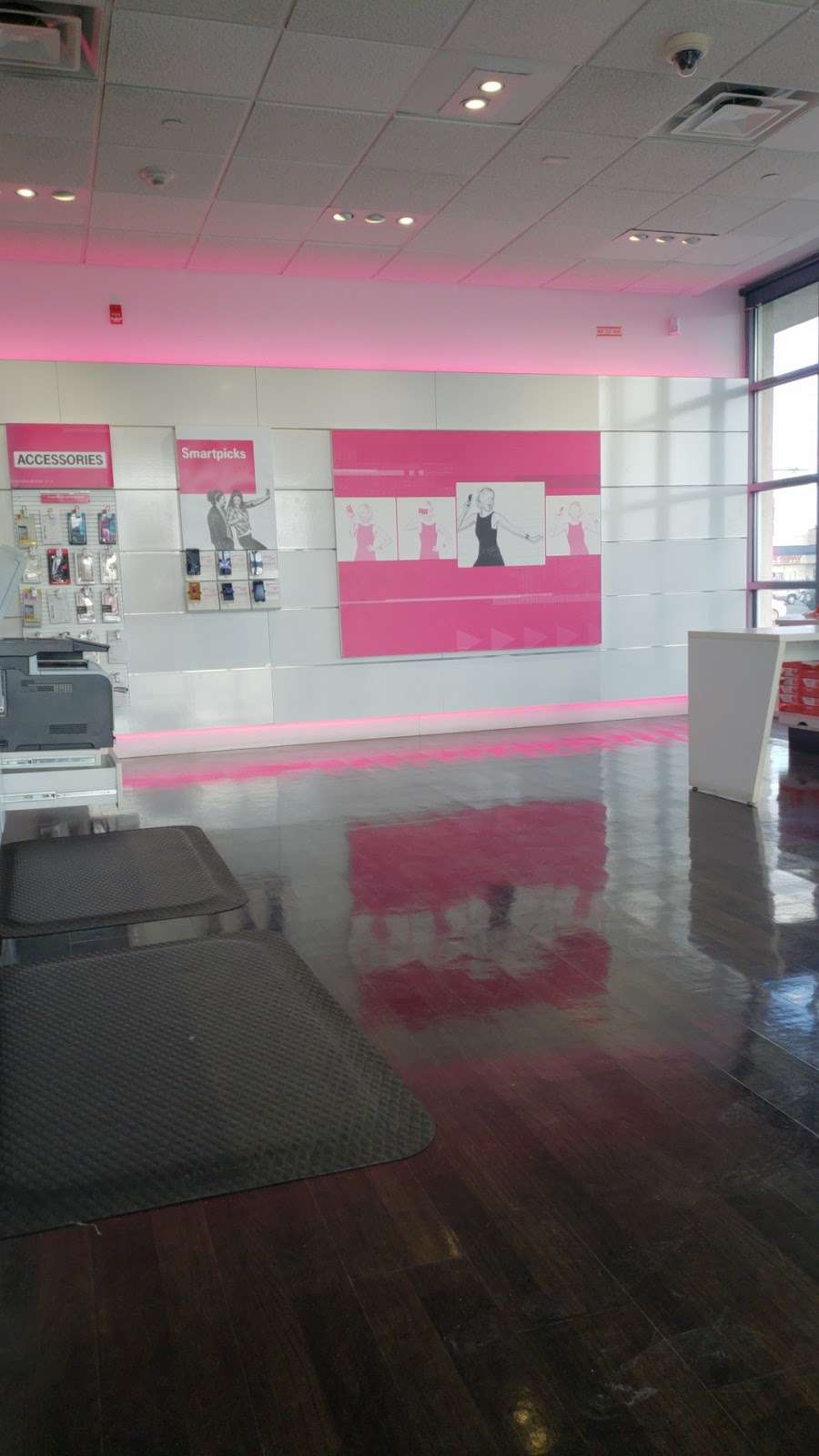 T-Mobile | 25301 Rockaway Blvd Suite 22, Rosedale, NY 11422 | Phone: (516) 295-2589