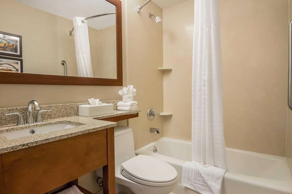 Comfort Inn Staten Island | 310 Wild Ave, Staten Island, NY 10314, USA | Phone: (718) 370-8555