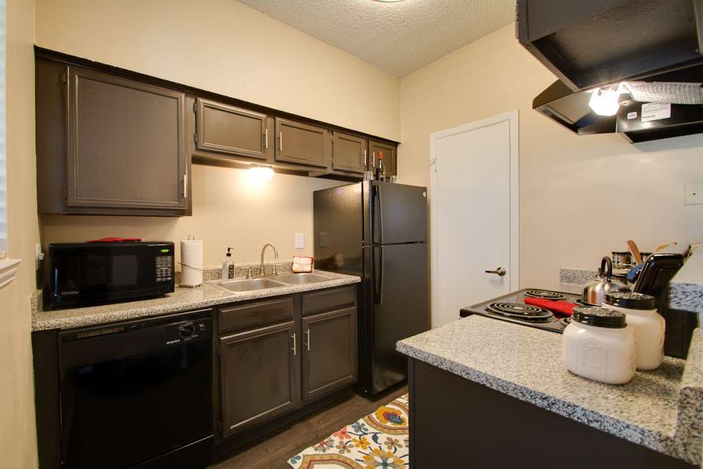 Bristol Apartment Living | 4055 Frankford Rd, Dallas, TX 75287, USA | Phone: (855) 328-4429