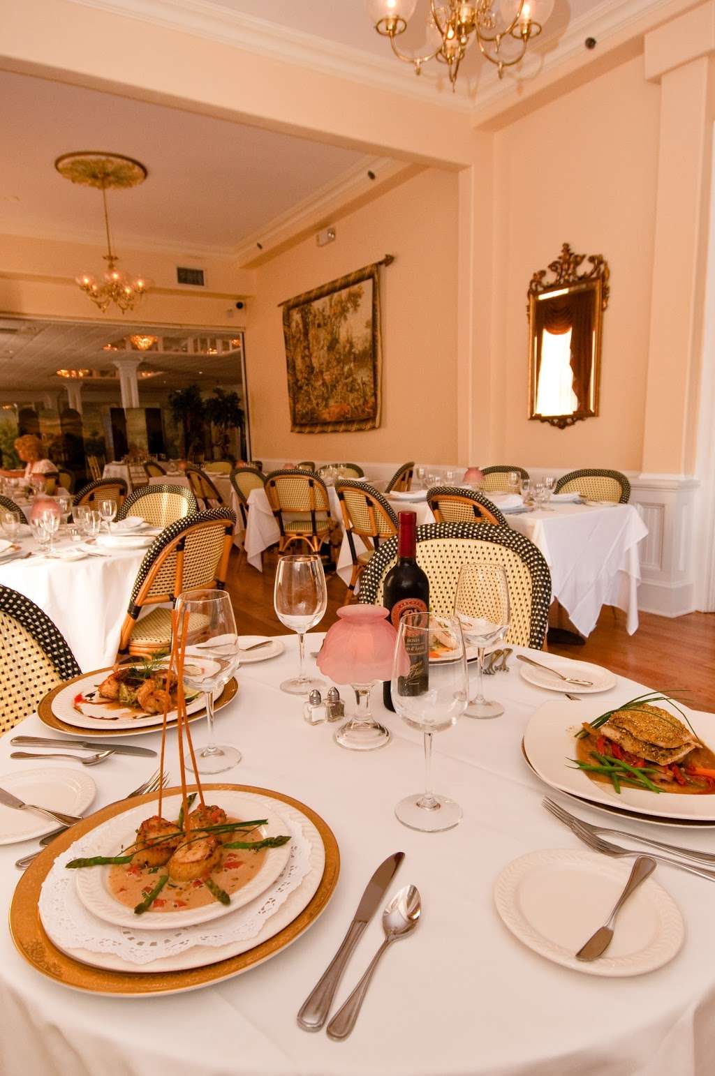 La Verandah Restaurant | 107 Grant St, Cape May, NJ 08204 | Phone: (609) 884-5868