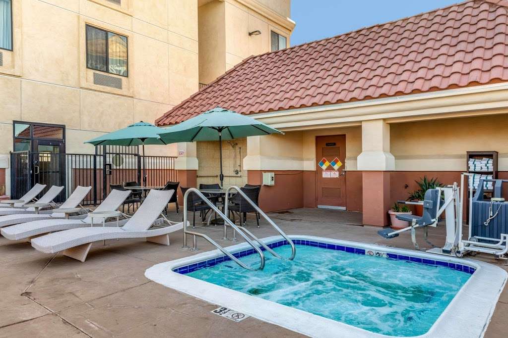 Comfort Suites Barstow Near I-15 | 2571 Fisher Blvd, Barstow, CA 92311, USA | Phone: (760) 307-4080