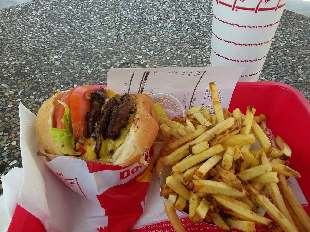 In-N-Out Burger | 5864 Lankershim Blvd, North Hollywood, CA 91605, USA | Phone: (800) 786-1000