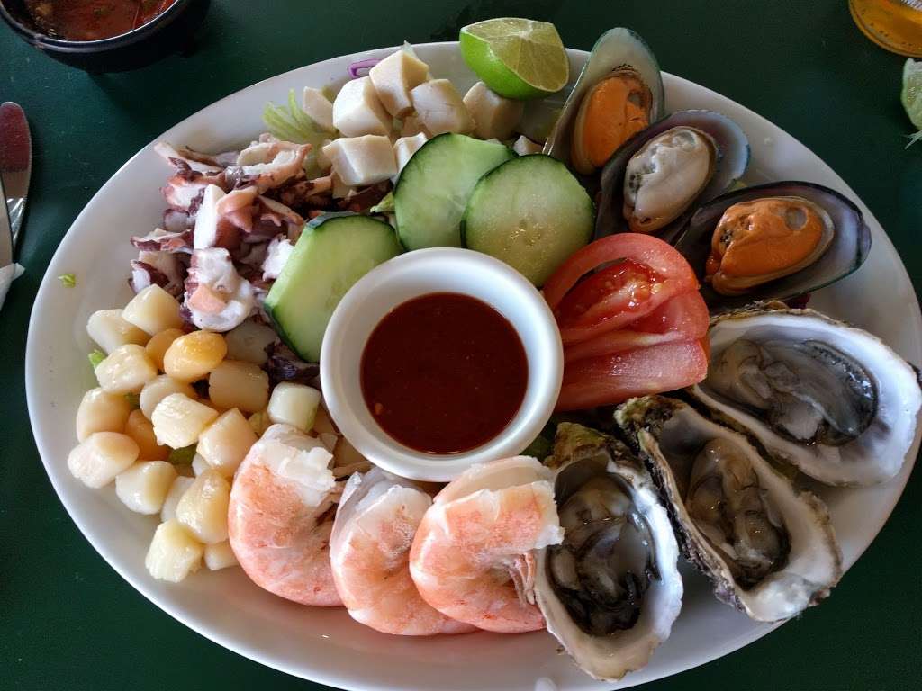 Playa Azul Mariscos Restaurant | 1281 N Santa Fe Ave # Y, Vista, CA 92084 | Phone: (760) 941-4522