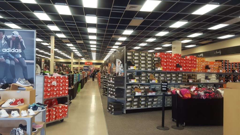 Shoe Carnival | 195 IL-83, Elmhurst, IL 60126, USA | Phone: (630) 832-1086