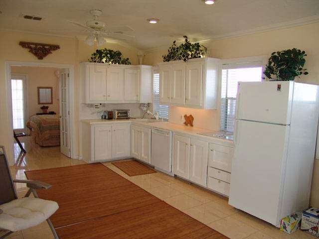 Galveston Beach House Rentals | 330 61st St #215, Galveston, TX 77551, USA | Phone: (713) 240-7892