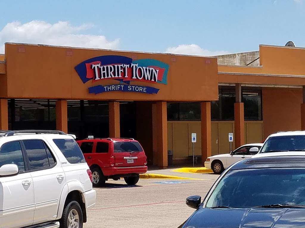 Thrift Town | 1516 S Westmoreland Rd, Dallas, TX 75211, USA | Phone: (214) 337-8979
