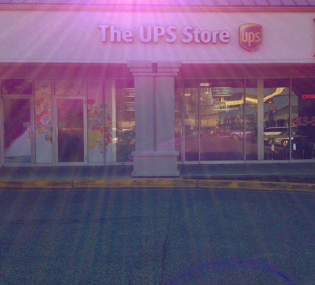 The UPS Store | 725 River Rd Ste 32, Edgewater, NJ 07020, USA | Phone: (201) 941-2165