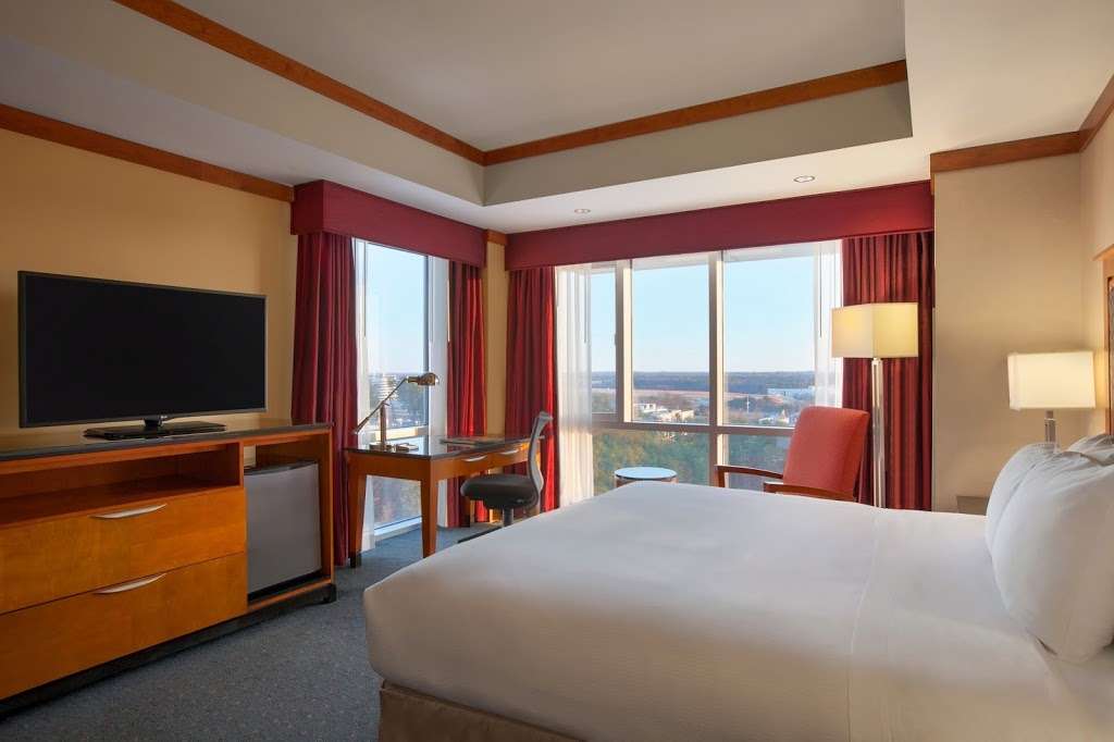 Hilton Baltimore BWI Airport | 1739 W Nursery Rd, Linthicum Heights, MD 21090, USA | Phone: (410) 694-0808