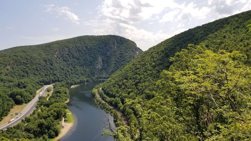 Mt. Minsi - Appalachian Trail Parking | Lake Rd, Bangor, PA 18013, USA