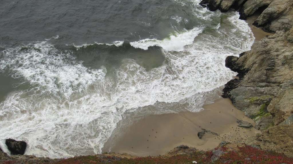 Gray Whale Cove Trail Parking Lot | Pacific Coast Hwy, Pacifica, CA 94044, USA