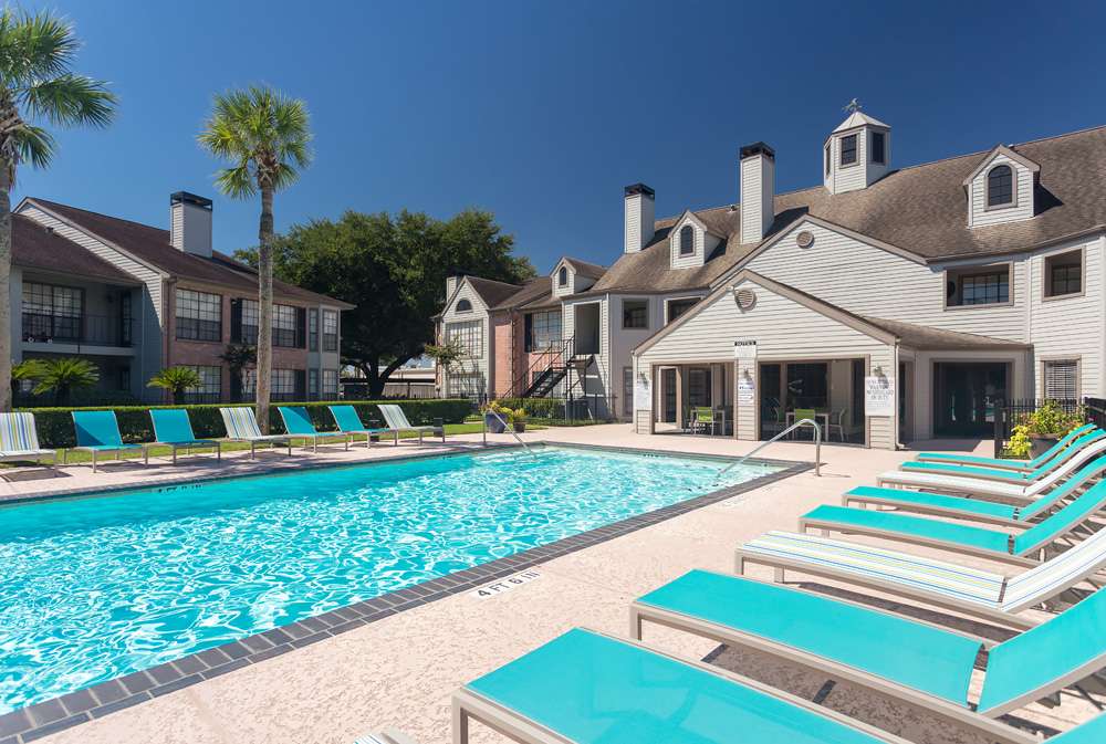 The Huntley Apartments | 450 El Dorado Blvd, Webster, TX 77598, USA | Phone: (281) 480-3303